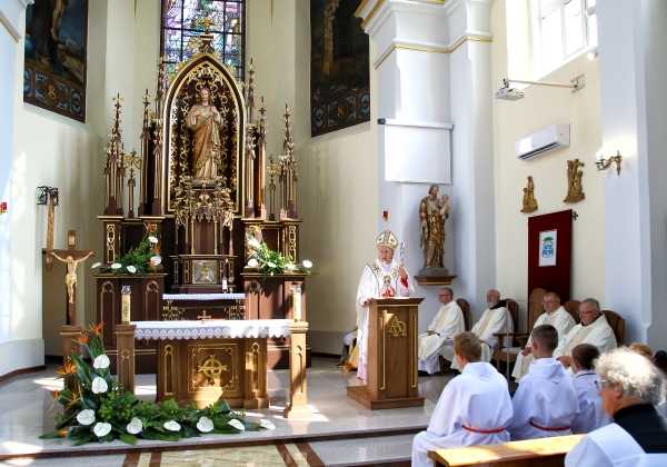 Uroczystość poświęcenia odnowionej klasztornej świątyni