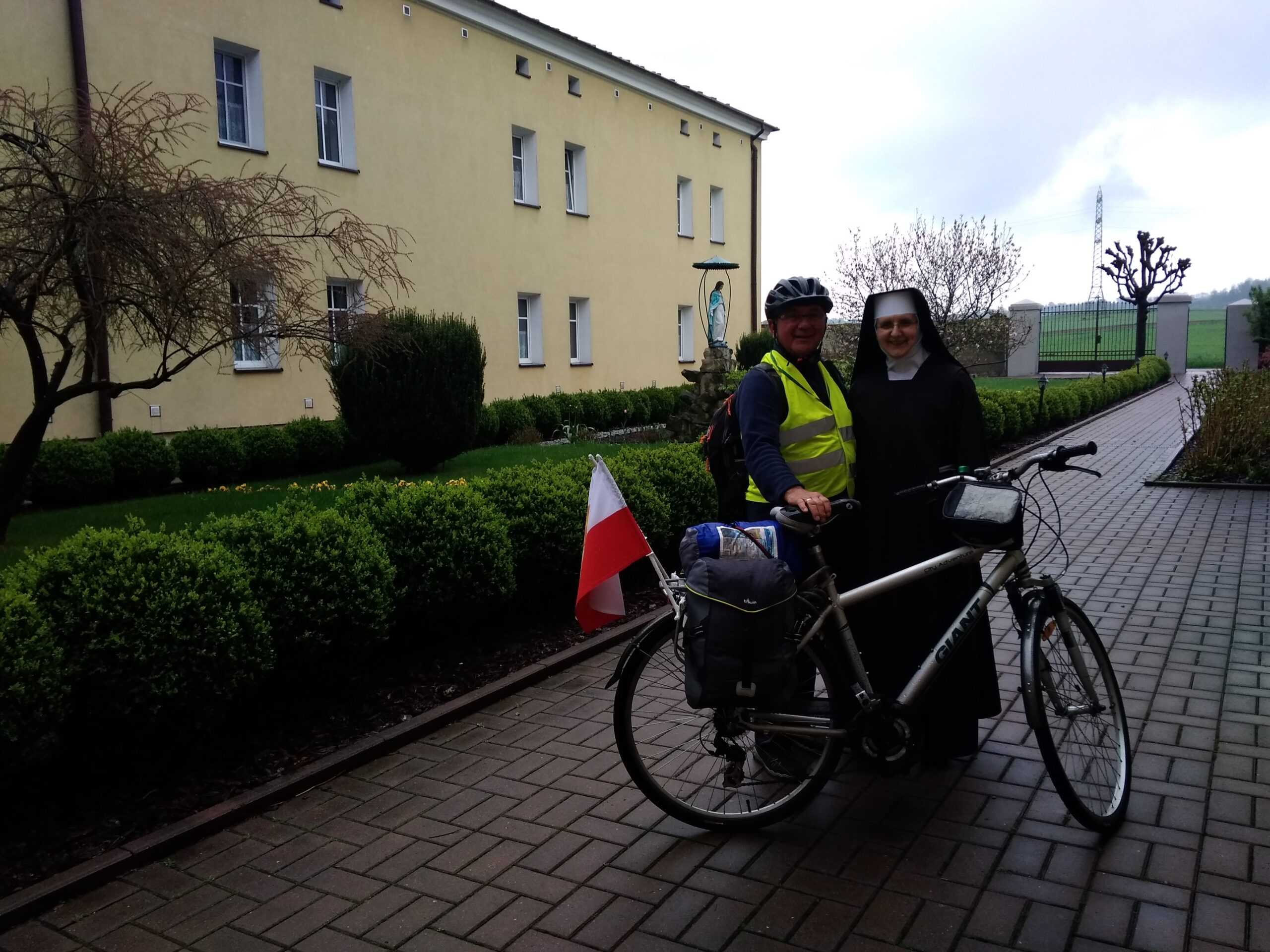 Niecodzienny pielgrzym w klasztorze
